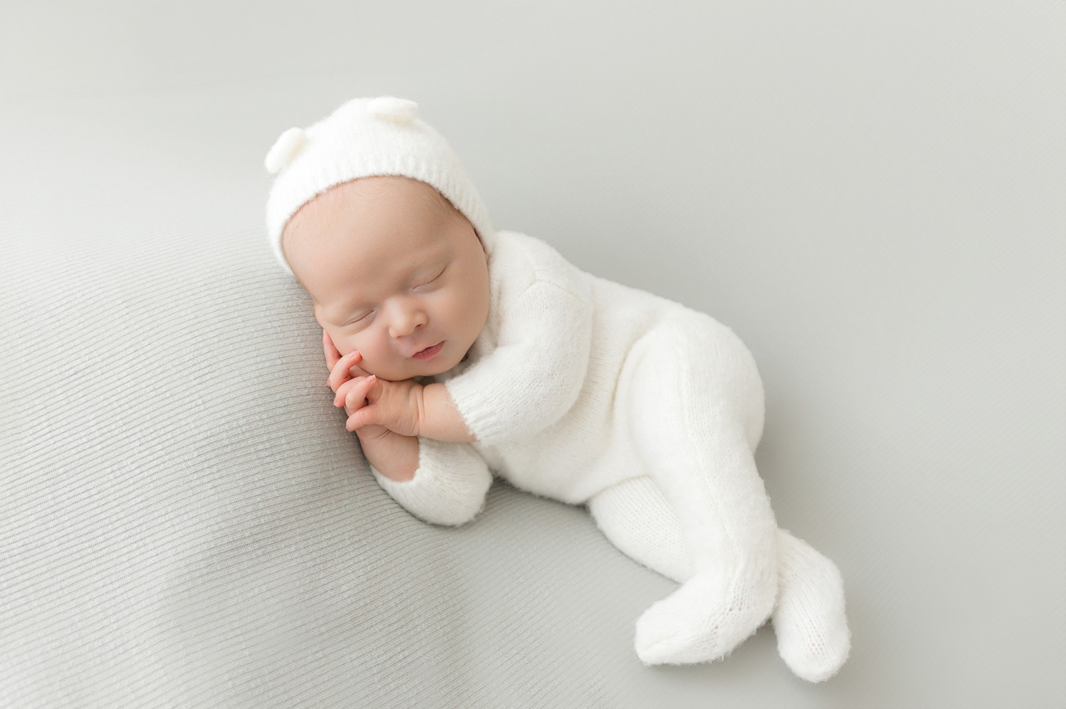 a baby who knew when to take newborn photos