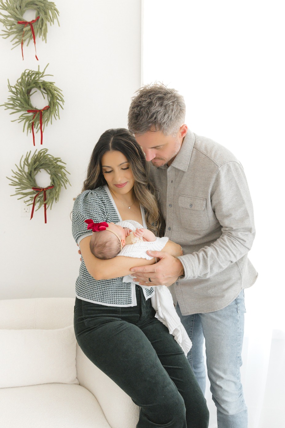 photo session for newborn with their mom and dad