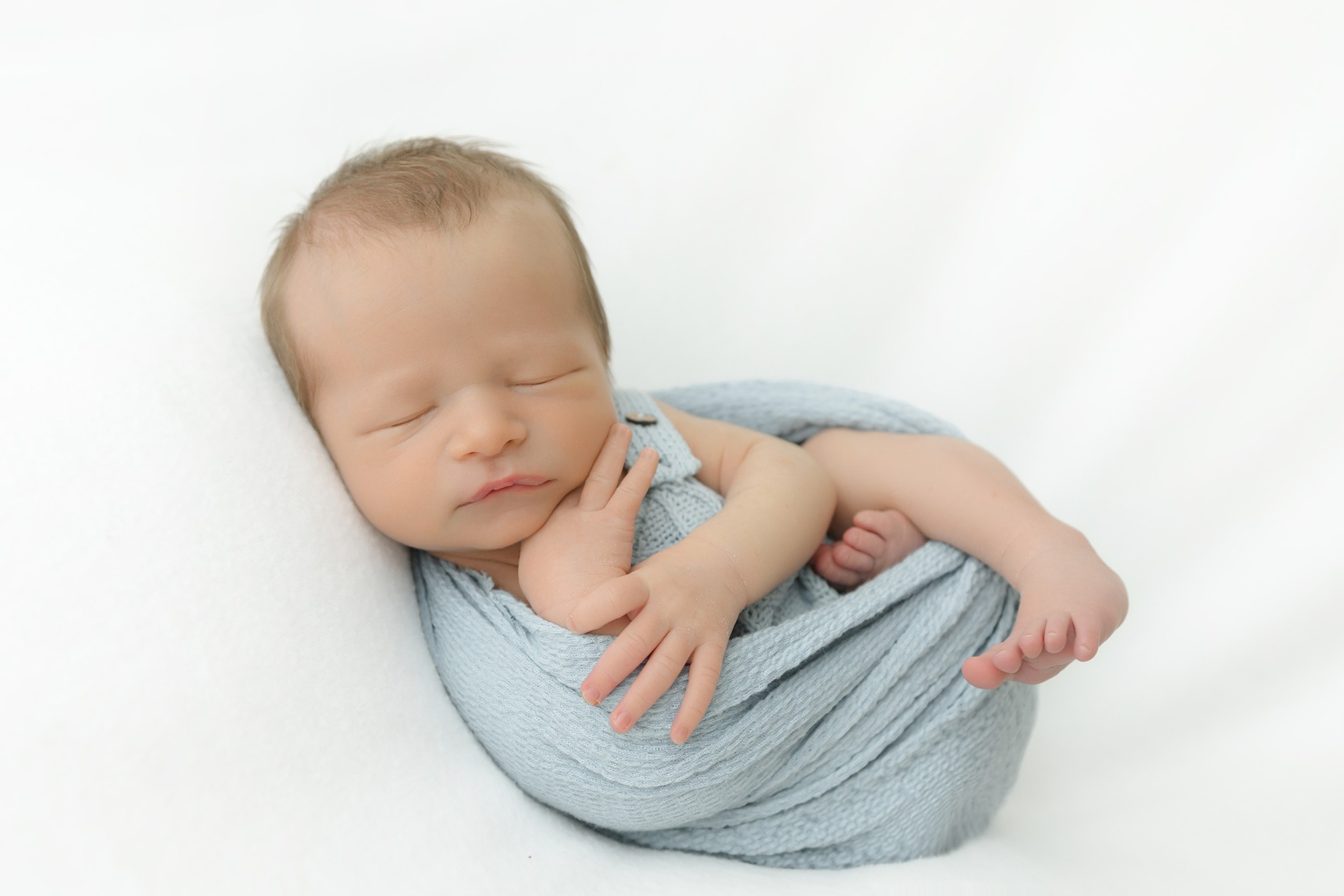 newborn photography with siblings