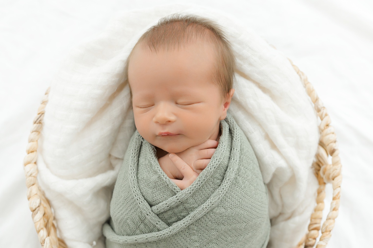 newborn pictures with siblings